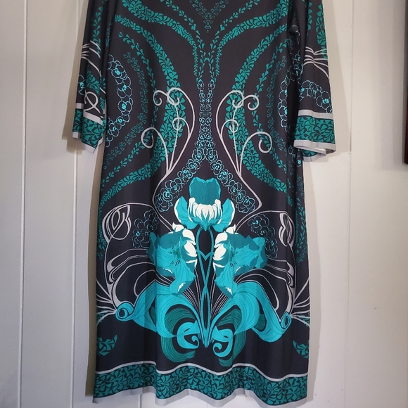 Dress - Picture 2 of 2